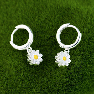 Small Daisy Earrings